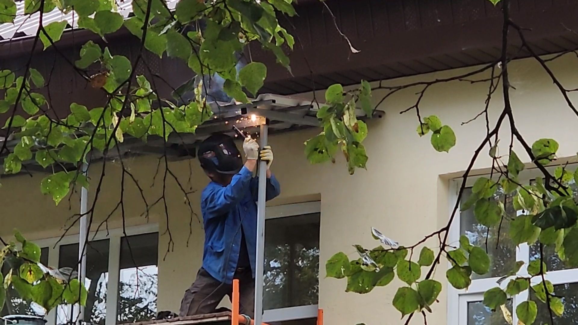 чехов, улица пионерская 2, взрослая поликлиника, текущий ремонт, замена кровли, отделка фасада, ремонт крыши, фасадные работы, ремонт входных групп, облицовка ступеней, инженерные сети, внутренняя отделка помещений, уборка территории, благоустройство, новые пешеходные дорожки и тропинки, парковка, региональная программа московской области, ремонт и обустройство объектов здравоохранения,