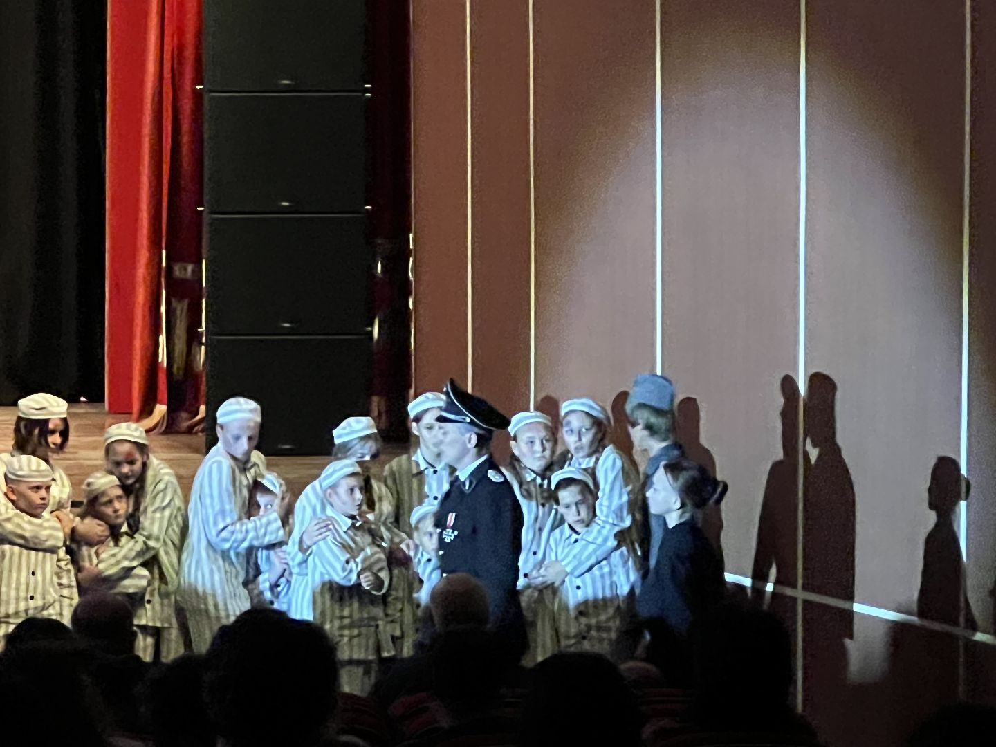 Запрудня дк прогресс, талдомский городской округ, Театр, Мальчик в полосатой рубашке спектакль ,