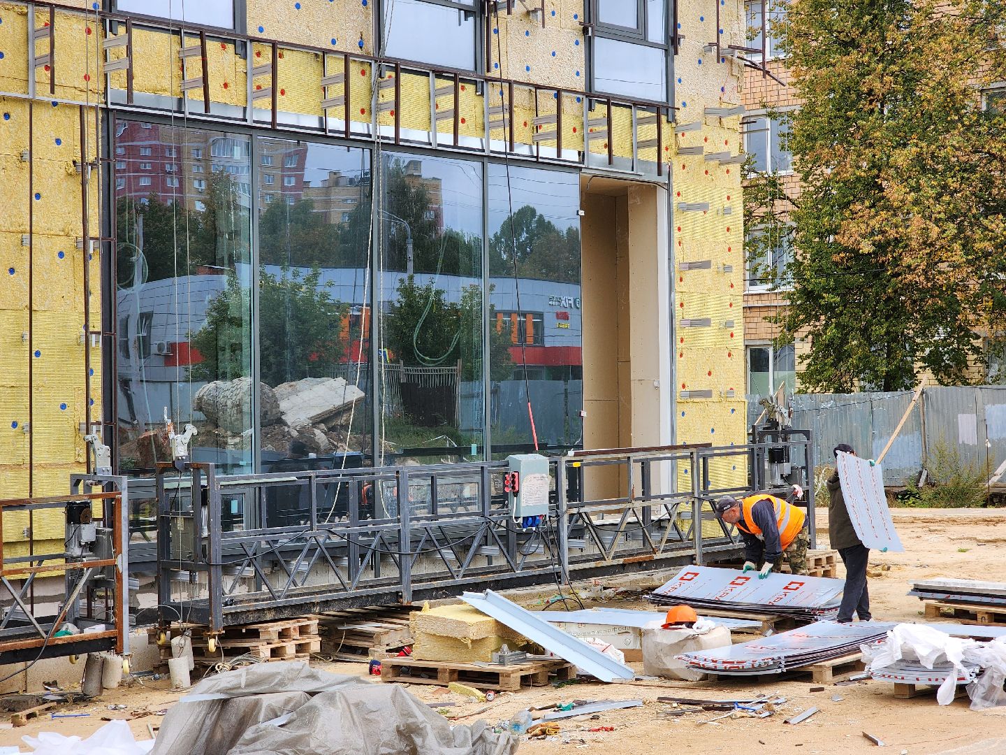 чехов, улица мира 4а, детская поликлиника, строительство, фасадные работы, утепление фасада, прокладка инженерных сетей, остекление, водоснабжение, дирекция заказчика капитального строительства, нацпроект здравоохранение, госпрограмма московской области, строительство социальных объектов,