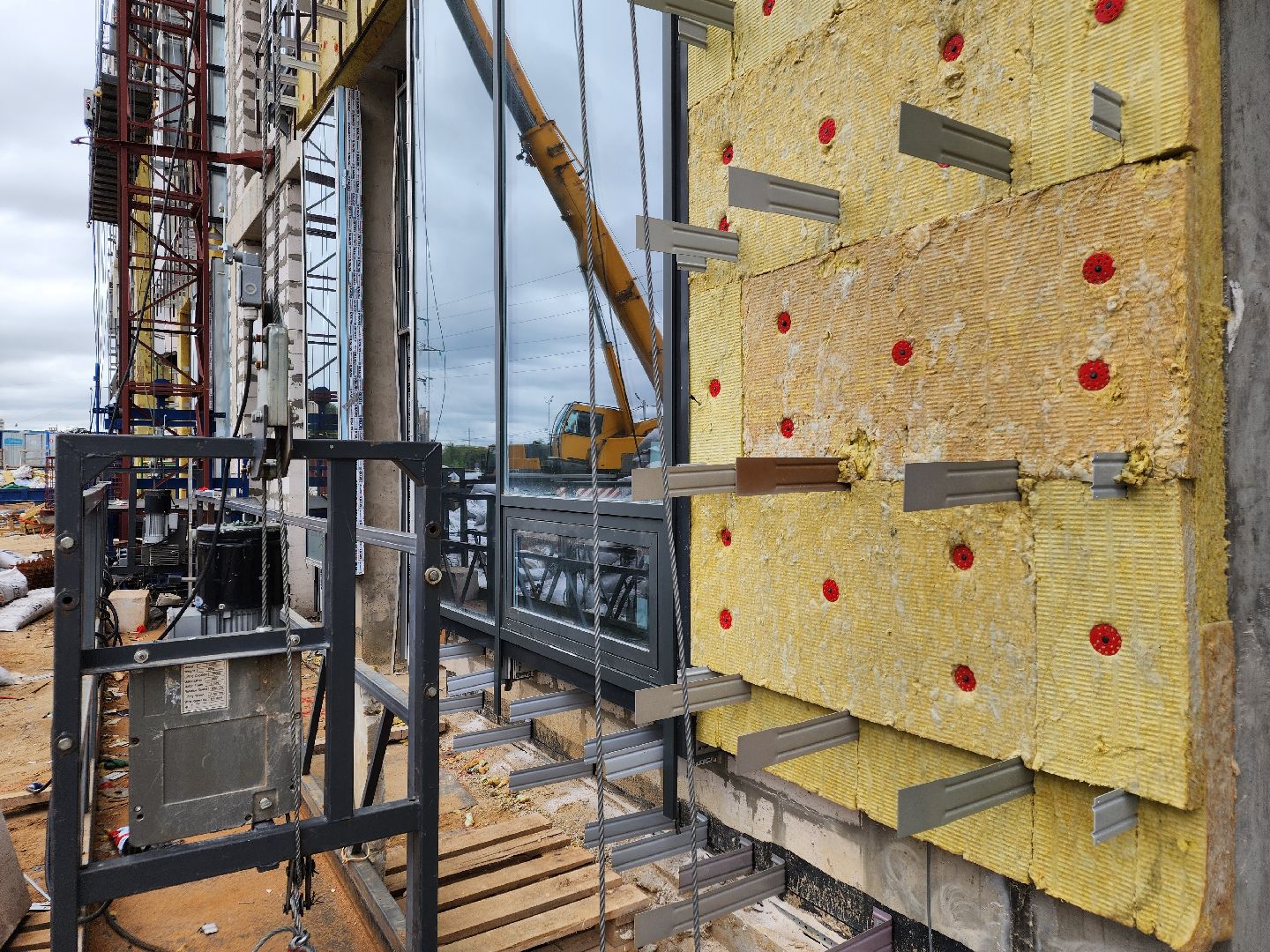 чехов, улица мира 4а, детская поликлиника, строительство, фасадные работы, утепление фасада, прокладка инженерных сетей, остекление, водоснабжение, дирекция заказчика капитального строительства, нацпроект здравоохранение, госпрограмма московской области, строительство социальных объектов,