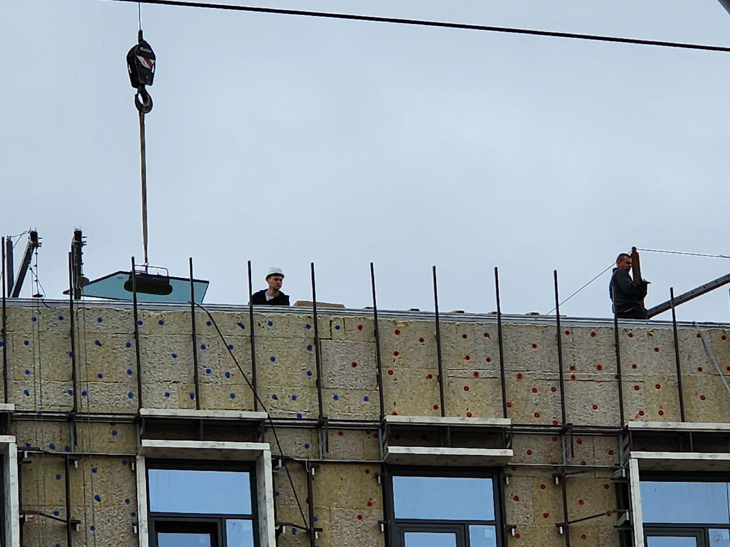 чехов, улица мира 4а, детская поликлиника, строительство, фасадные работы, утепление фасада, прокладка инженерных сетей, остекление, водоснабжение, дирекция заказчика капитального строительства, нацпроект здравоохранение, госпрограмма московской области, строительство социальных объектов,