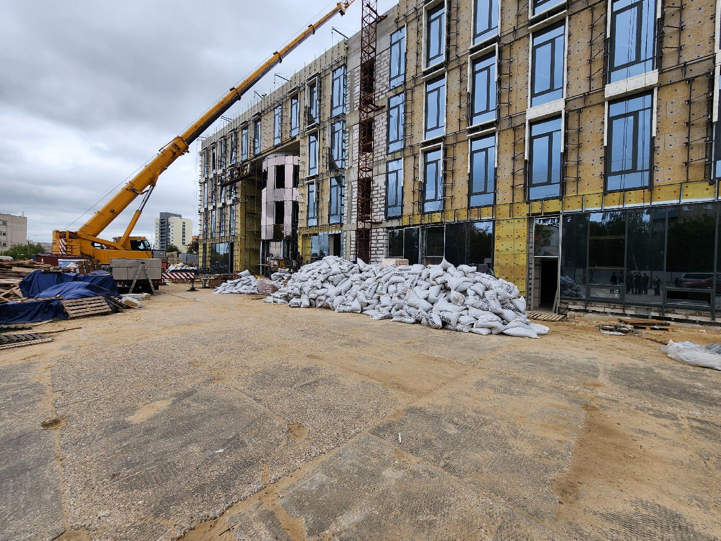 чехов, улица мира 4а, детская поликлиника, строительство, фасадные работы, утепление фасада, прокладка инженерных сетей, остекление, водоснабжение, дирекция заказчика капитального строительства, нацпроект здравоохранение, госпрограмма московской области, строительство социальных объектов,