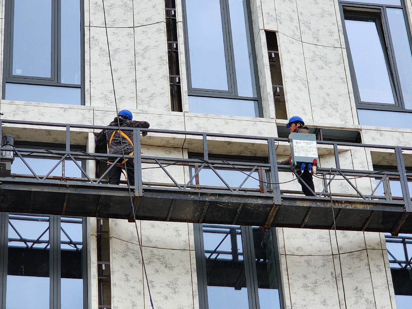 чехов, улица мира 4а, детская поликлиника, строительство, фасадные работы, утепление фасада, прокладка инженерных сетей, остекление, водоснабжение, дирекция заказчика капитального строительства, нацпроект здравоохранение, госпрограмма московской области, строительство социальных объектов,