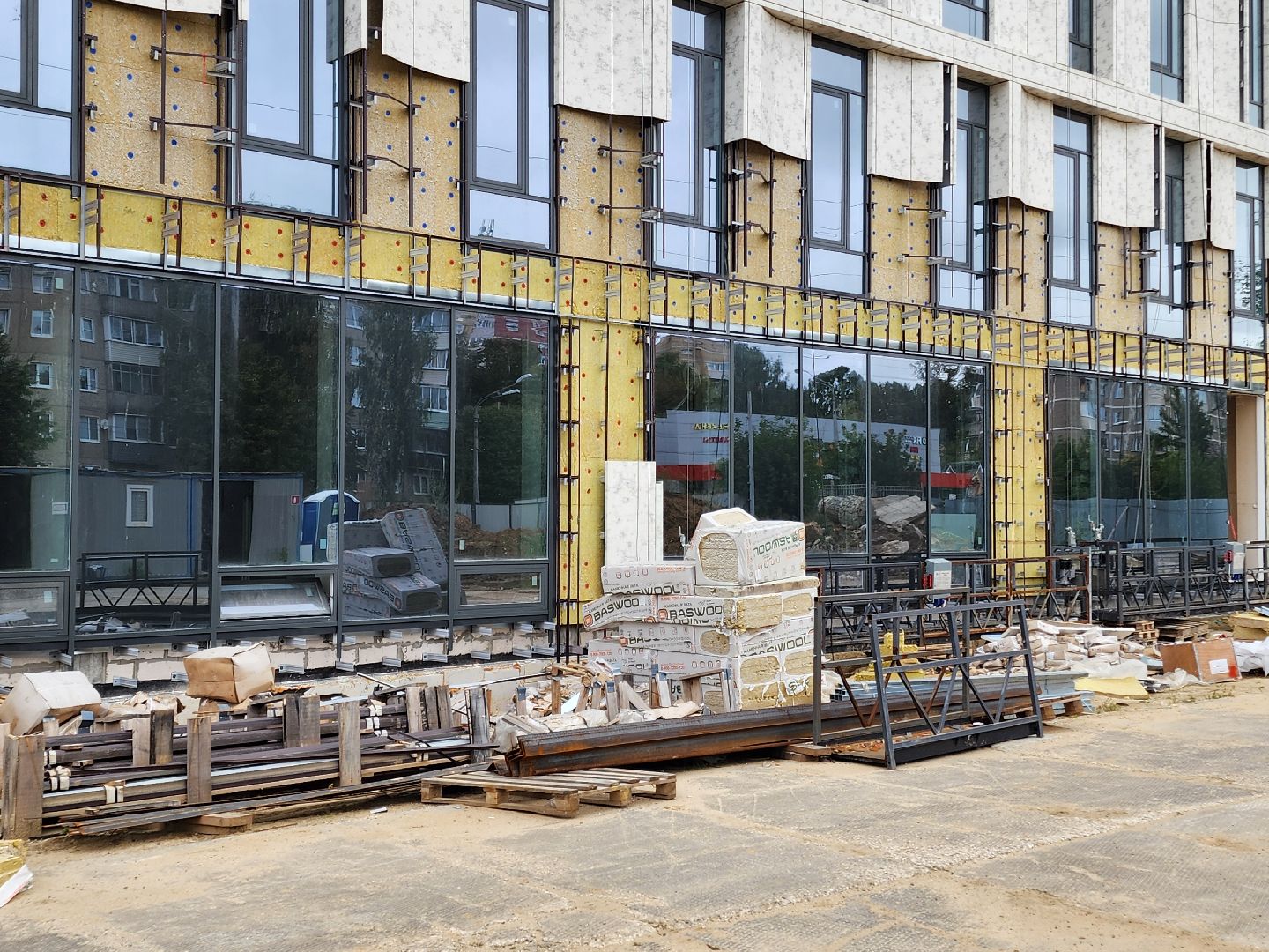 чехов, улица мира 4а, детская поликлиника, строительство, фасадные работы, утепление фасада, прокладка инженерных сетей, остекление, водоснабжение, дирекция заказчика капитального строительства, нацпроект здравоохранение, госпрограмма московской области, строительство социальных объектов,