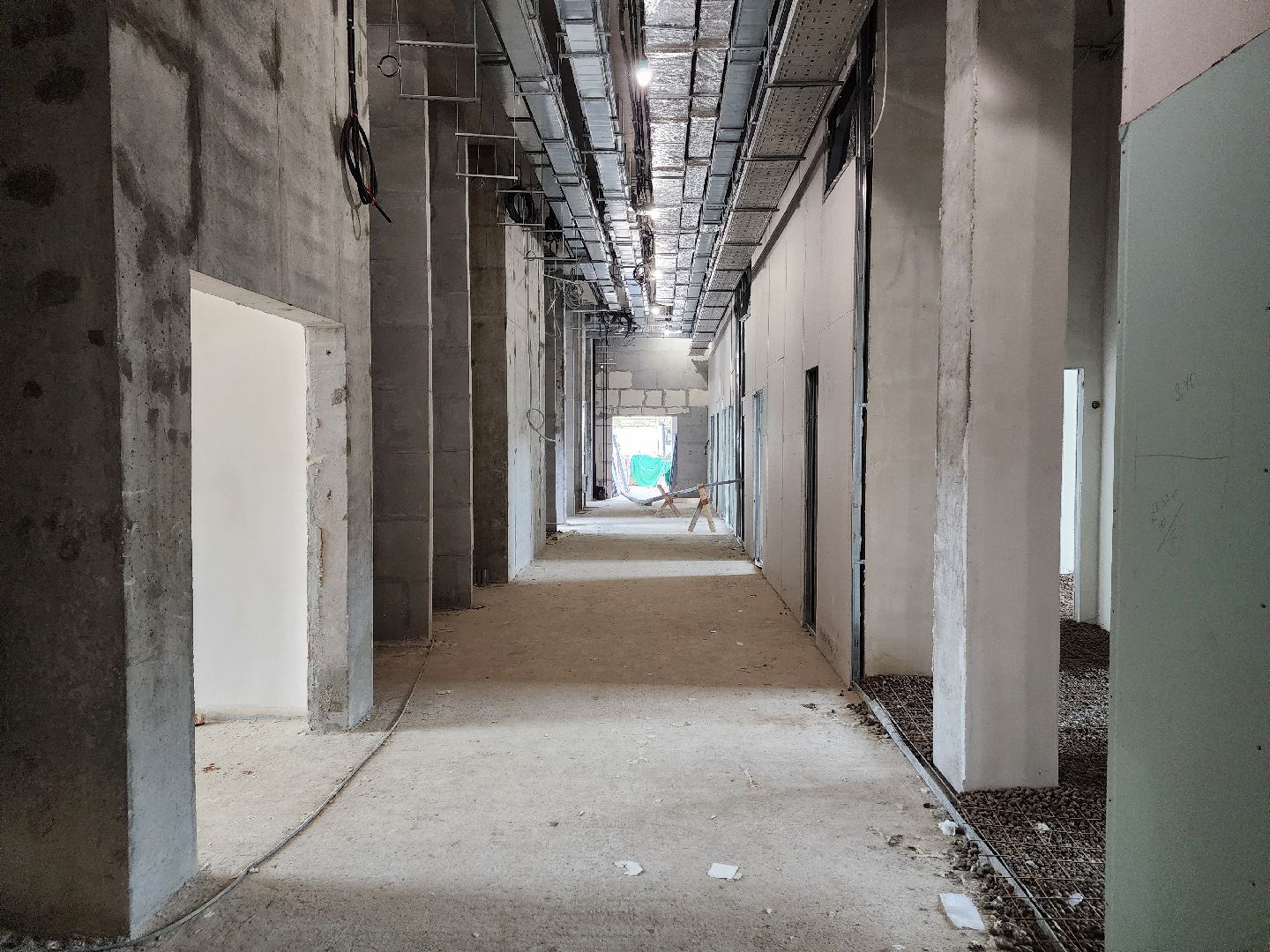 чехов, улица мира 4а, детская поликлиника, строительство, фасадные работы, утепление фасада, прокладка инженерных сетей, остекление, водоснабжение, дирекция заказчика капитального строительства, нацпроект здравоохранение, госпрограмма московской области, строительство социальных объектов,