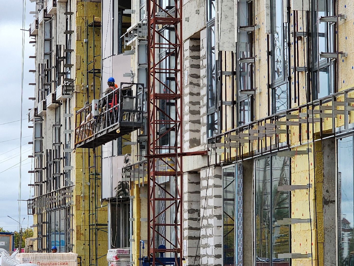 чехов, улица мира 4а, детская поликлиника, строительство, фасадные работы, утепление фасада, прокладка инженерных сетей, остекление, водоснабжение, дирекция заказчика капитального строительства, нацпроект здравоохранение, госпрограмма московской области, строительство социальных объектов,