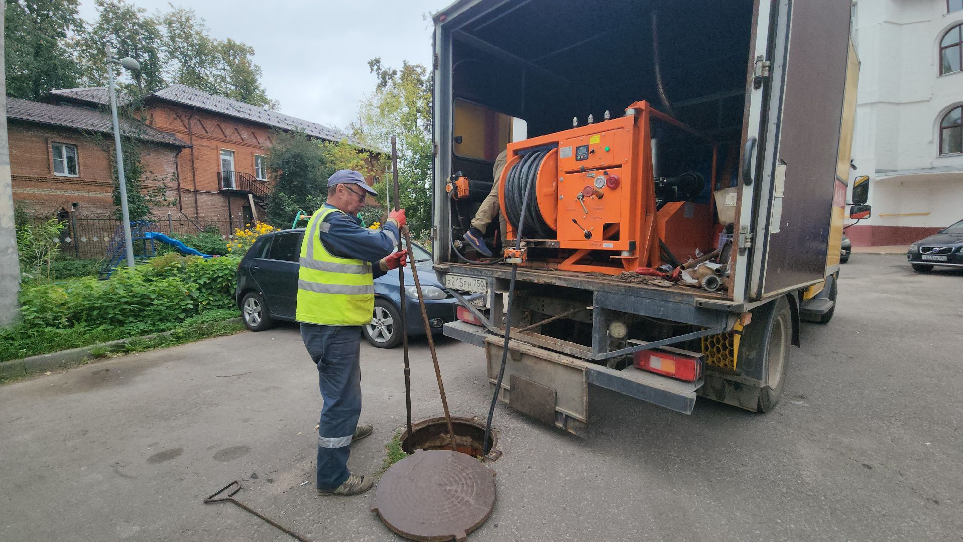 ивантеевка, пушкинский, засор канализации, люк, прочистка канализации,водоканал, канализационные сети,устранение проблемы,