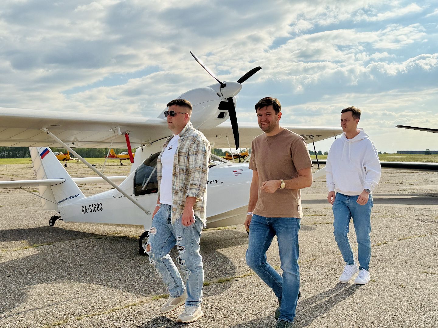 пилоты, раменское, верхнее мячково, аэродром мячково, авиационный форум,выставка самолетов, авиашоу,