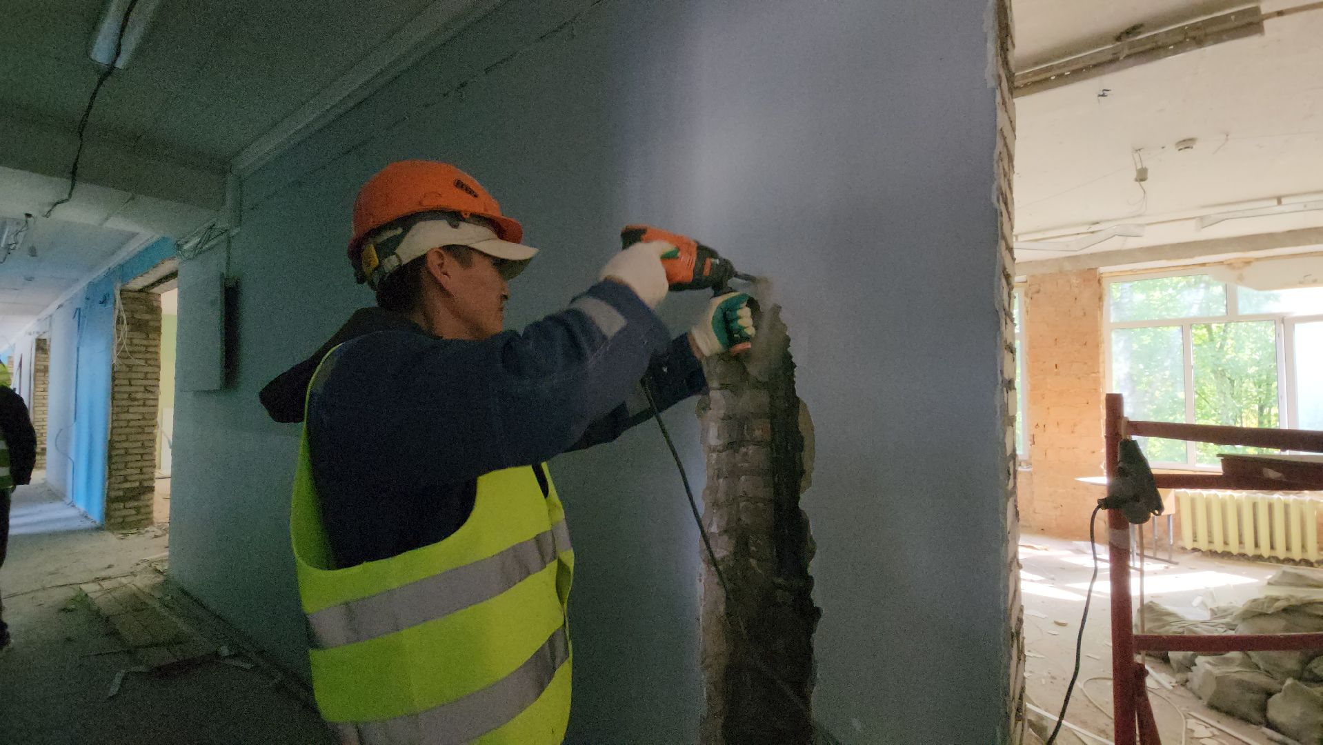 Капитальный ремонт школы , Лобня, Демонтажные работы ,