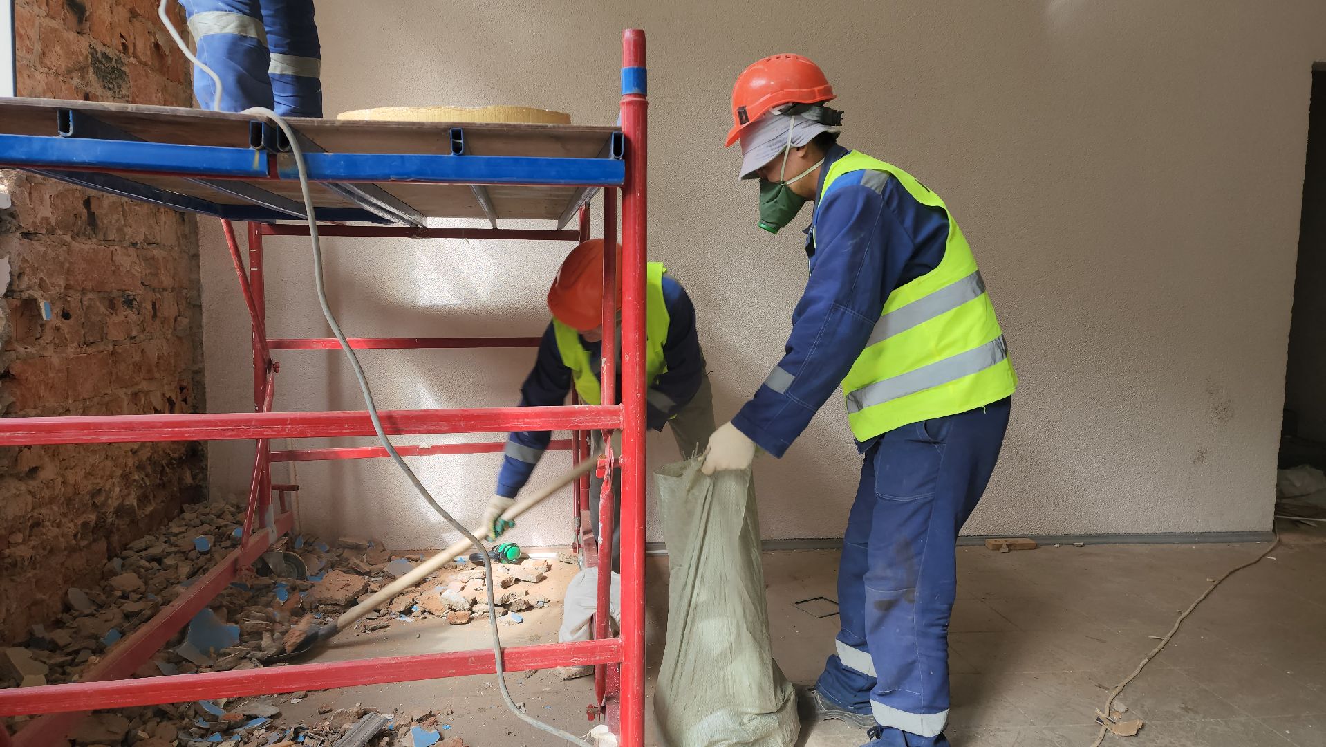 Капитальный ремонт школы , Лобня, Демонтажные работы ,