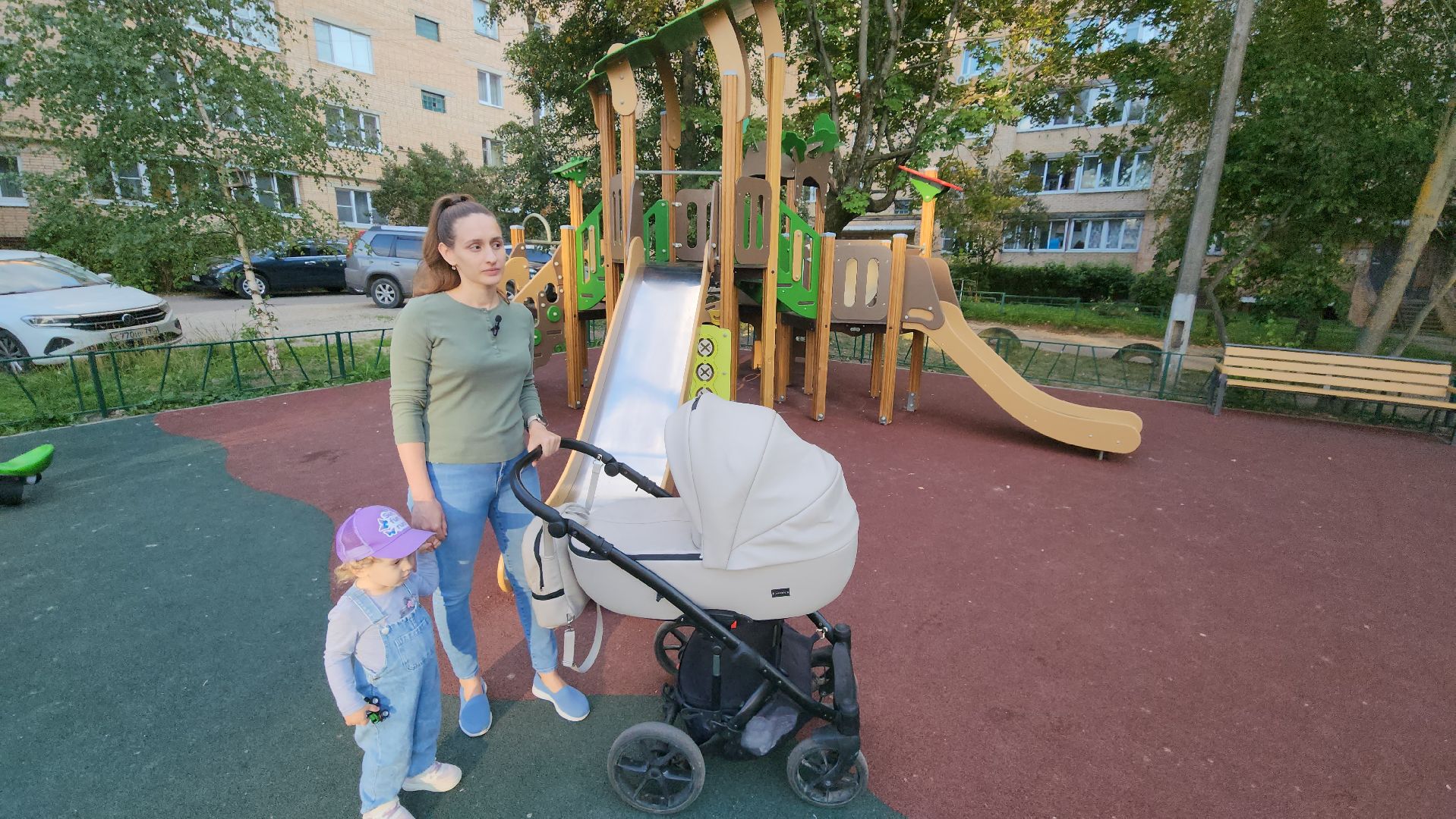 чехов, улица чехова 73, новая детская площадка, игровой комплекс, горки качели карусели, резиновое покрытие, зона отдыха, лавочки урны инфощиты, освещение, видеокамеры системы безопасный регион, госпрограмма московской области, формирование комфортной городской среды,