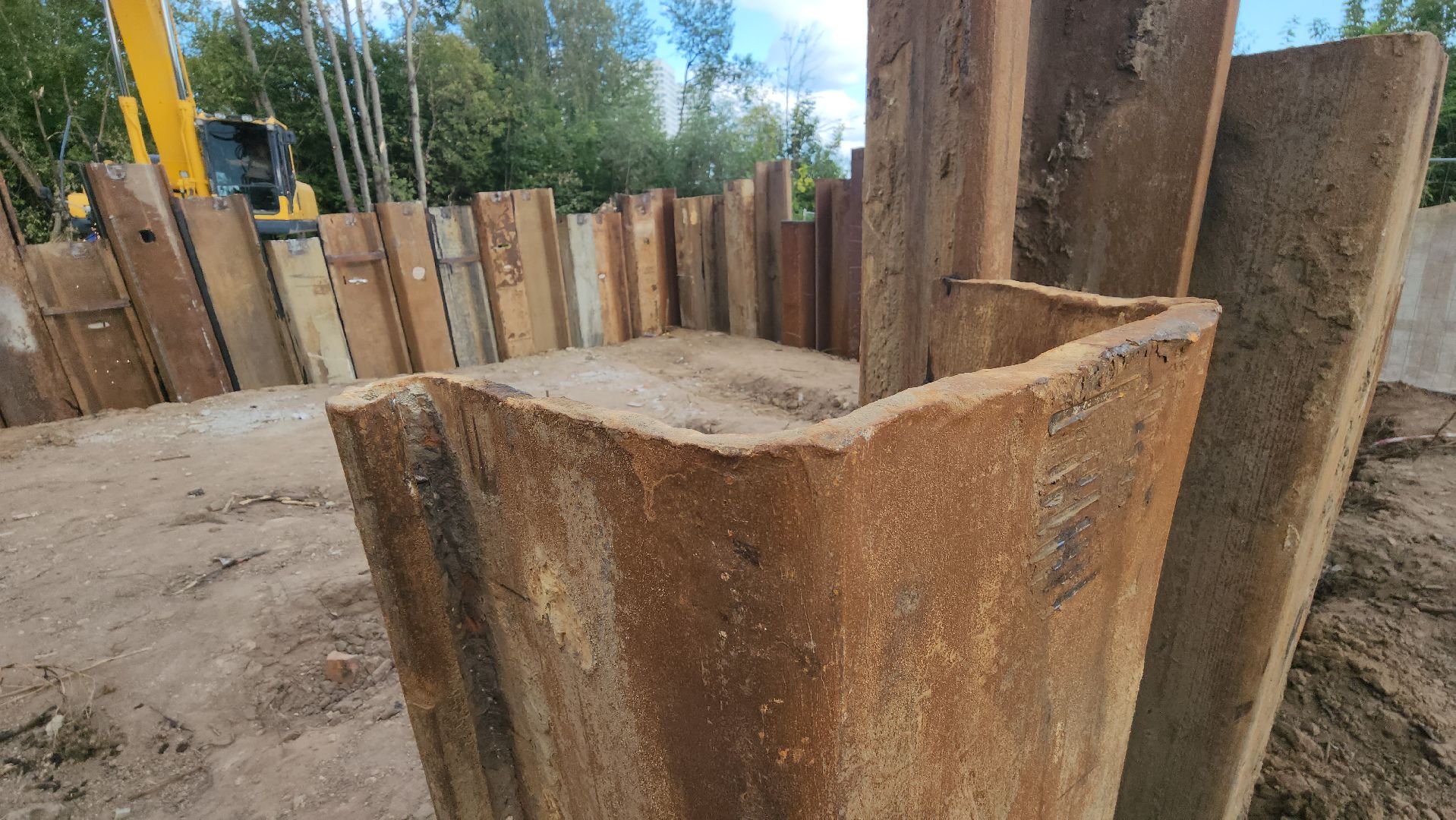 пушкино, кнс, канализационно-насосная станция, канализация, серебрянка, спецтехника, рабочие, монтаж инженерных сетей,