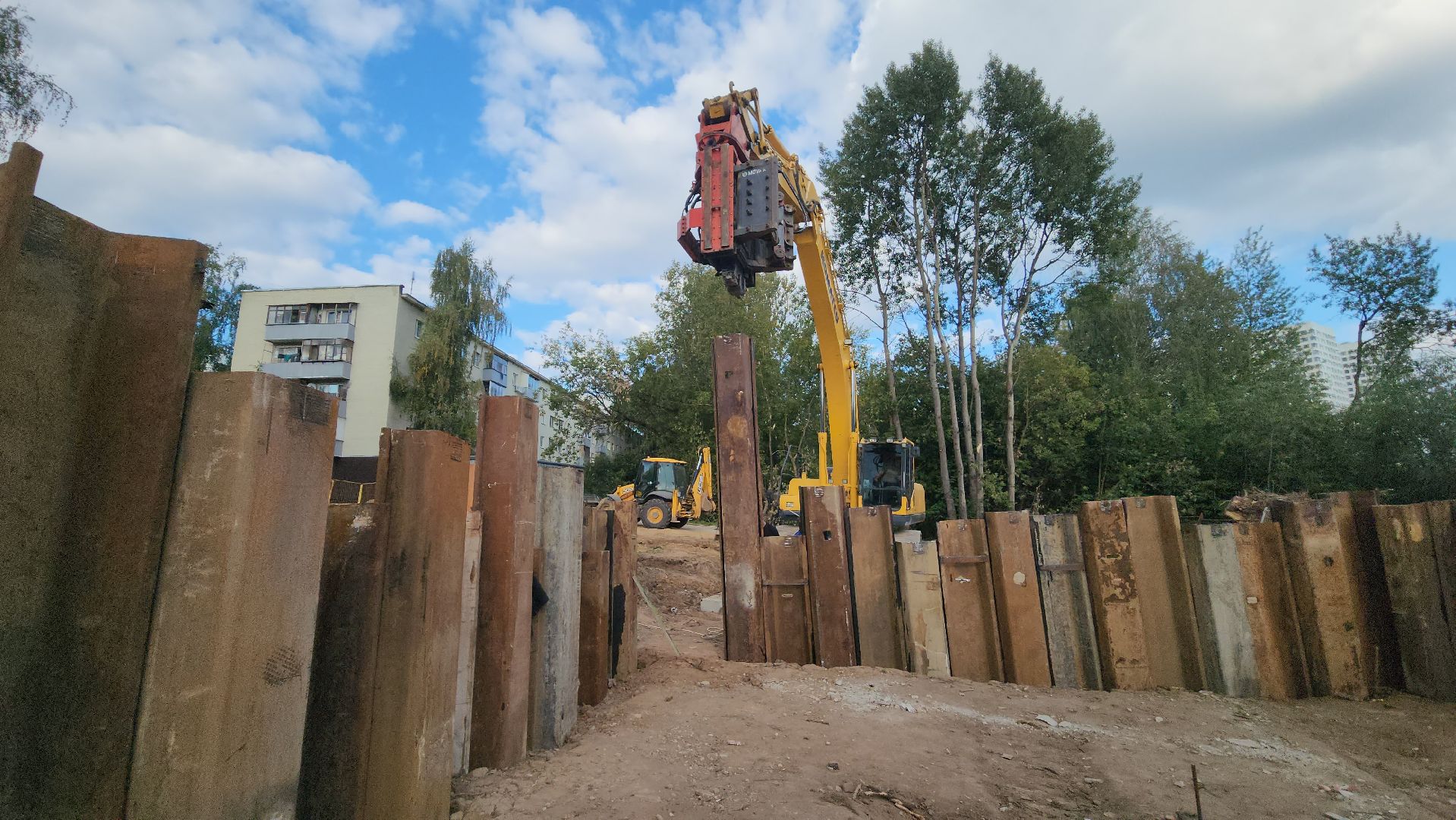 пушкино, кнс, канализационно-насосная станция, канализация, серебрянка, спецтехника, рабочие, монтаж инженерных сетей,