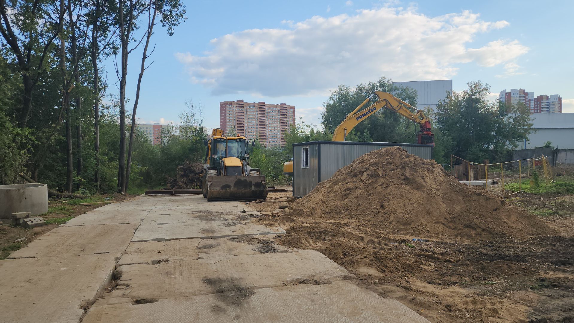 пушкино, кнс, канализационно-насосная станция, канализация, серебрянка, спецтехника, рабочие, монтаж инженерных сетей,