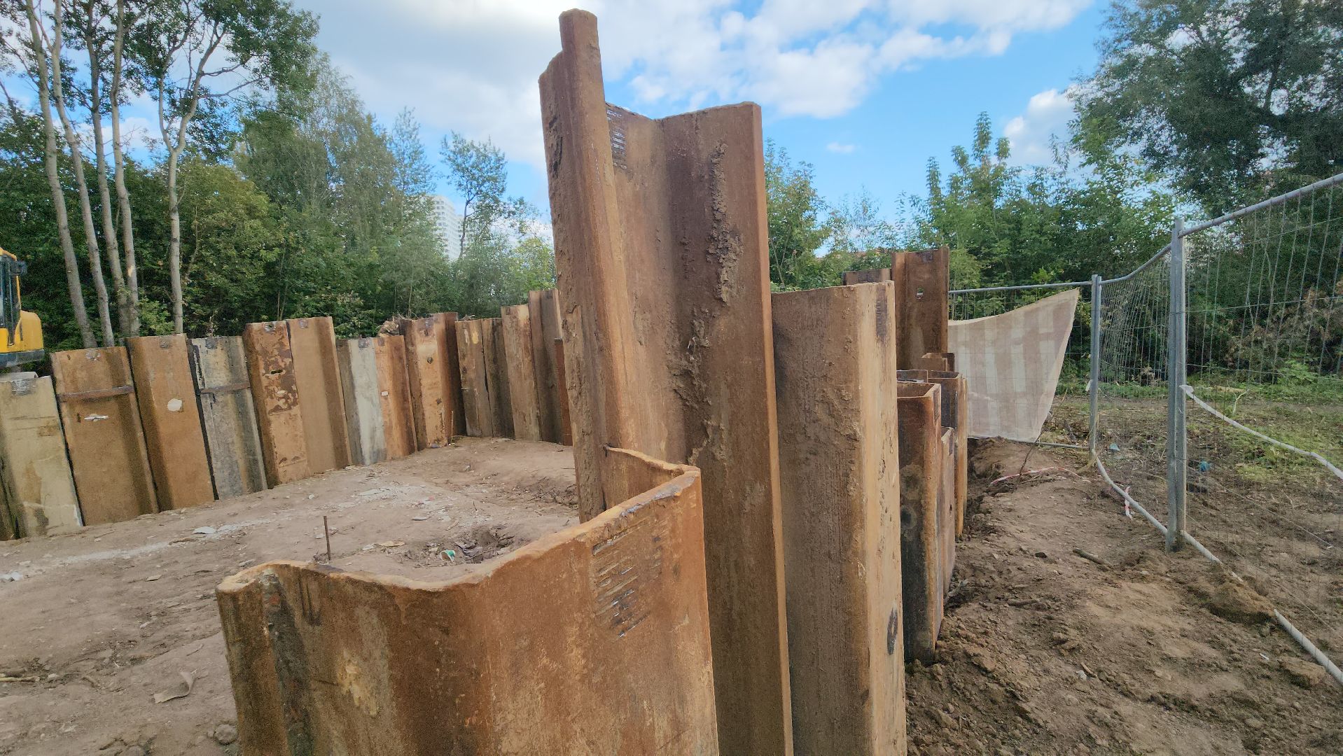 пушкино, кнс, канализационно-насосная станция, канализация, серебрянка, спецтехника, рабочие, монтаж инженерных сетей,