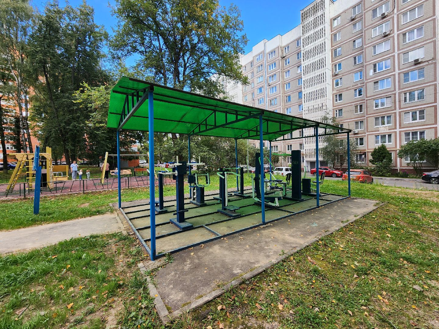 чехов, улица дружбы, благоустройство двора, новая детская площадка, зоны отдыха, лавочки и урны, улучшение освещения, тренажерный комплекс, пешеходные дорожки, расширение парковок, озеленение, госпрограмма московской области, формирование комфортной городской среды,проезды,