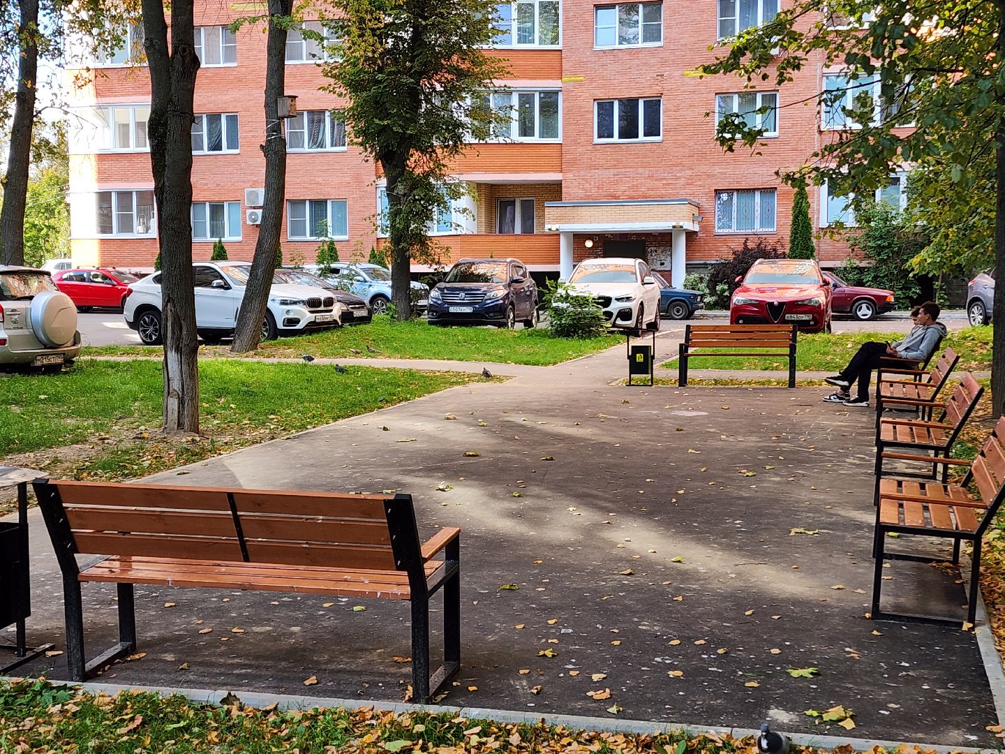 чехов, улица дружбы, благоустройство двора, новая детская площадка, зоны отдыха, лавочки и урны, улучшение освещения, тренажерный комплекс, пешеходные дорожки, расширение парковок, озеленение, госпрограмма московской области, формирование комфортной городской среды,проезды,