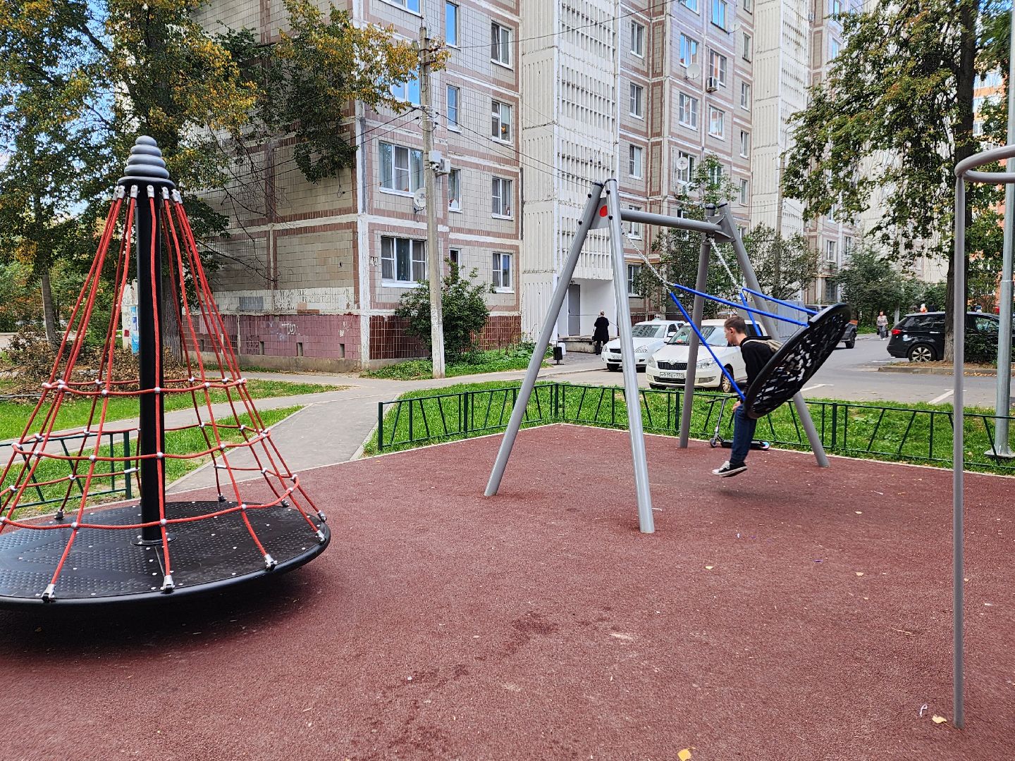 чехов, улица дружбы, благоустройство двора, новая детская площадка, зоны отдыха, лавочки и урны, улучшение освещения, тренажерный комплекс, пешеходные дорожки, расширение парковок, озеленение, госпрограмма московской области, формирование комфортной городской среды,проезды,