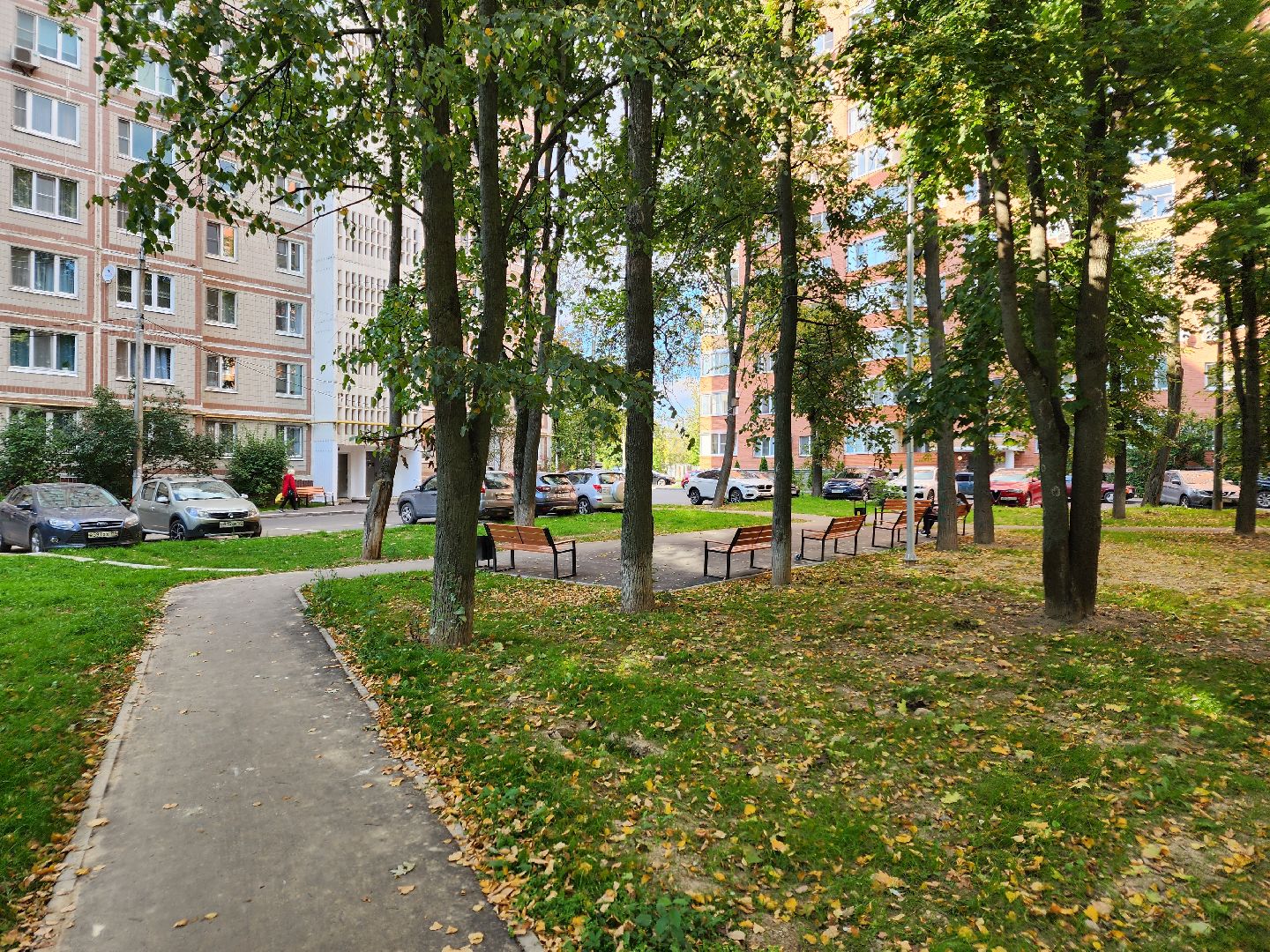 чехов, улица дружбы, благоустройство двора, новая детская площадка, зоны отдыха, лавочки и урны, улучшение освещения, тренажерный комплекс, пешеходные дорожки, расширение парковок, озеленение, госпрограмма московской области, формирование комфортной городской среды,проезды,