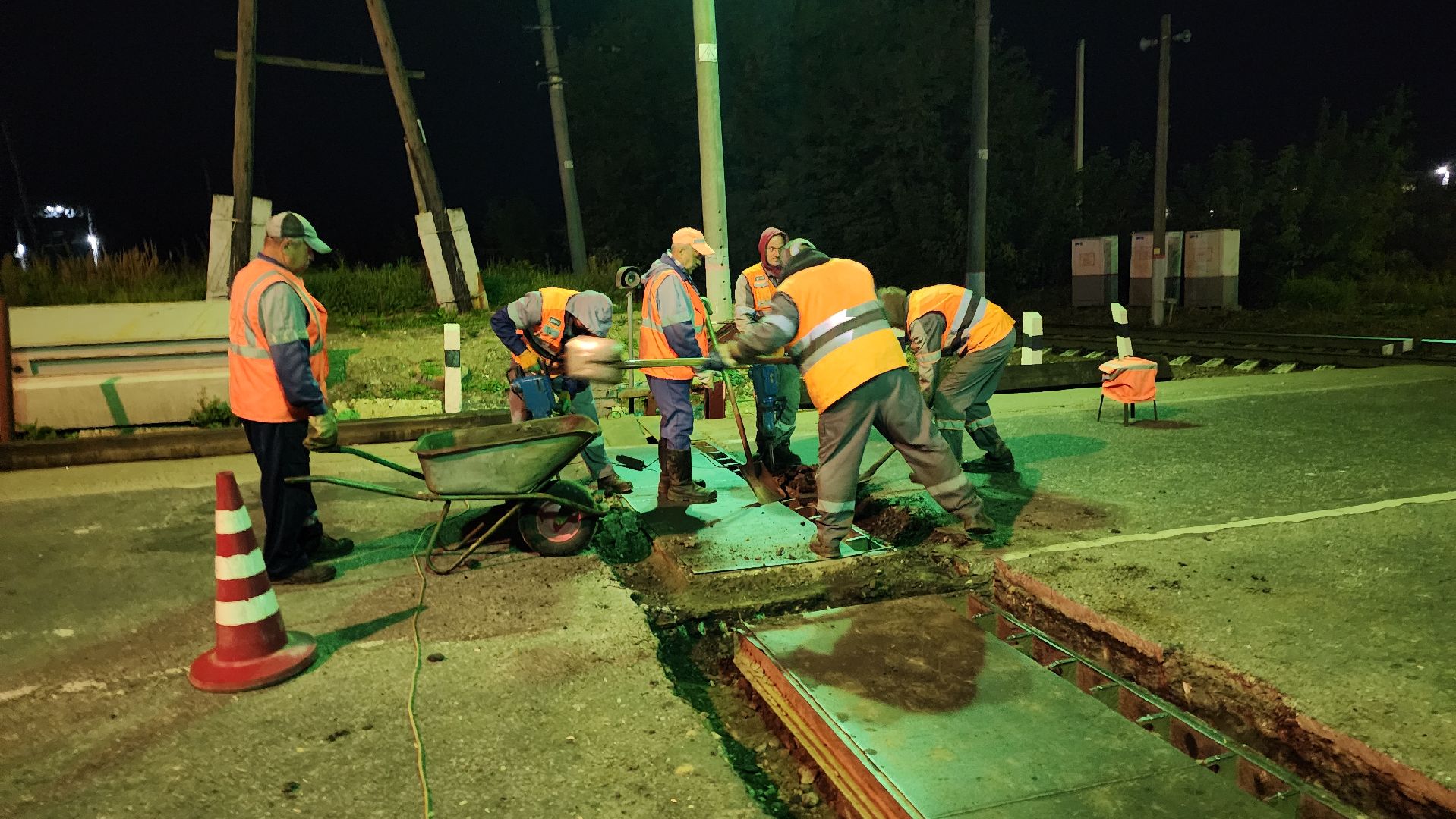 волоколамск, ремонт переезда, железная дорога,