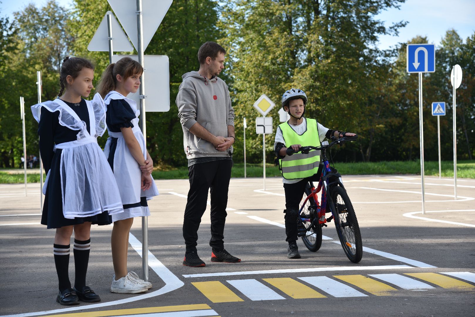 лотошино, лотошинская школа 1, дети, госавтоинспекция, автогородок, правила дорожного движения,
