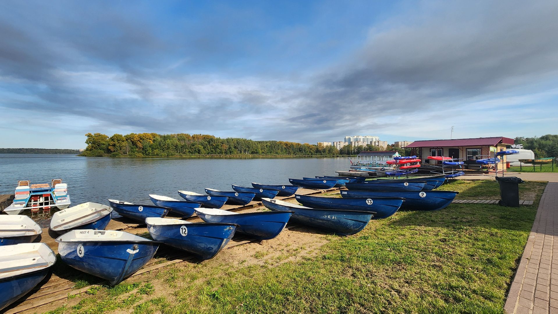 солнечногорск, озеро сенеж, лодочная станция, водные прогулки,