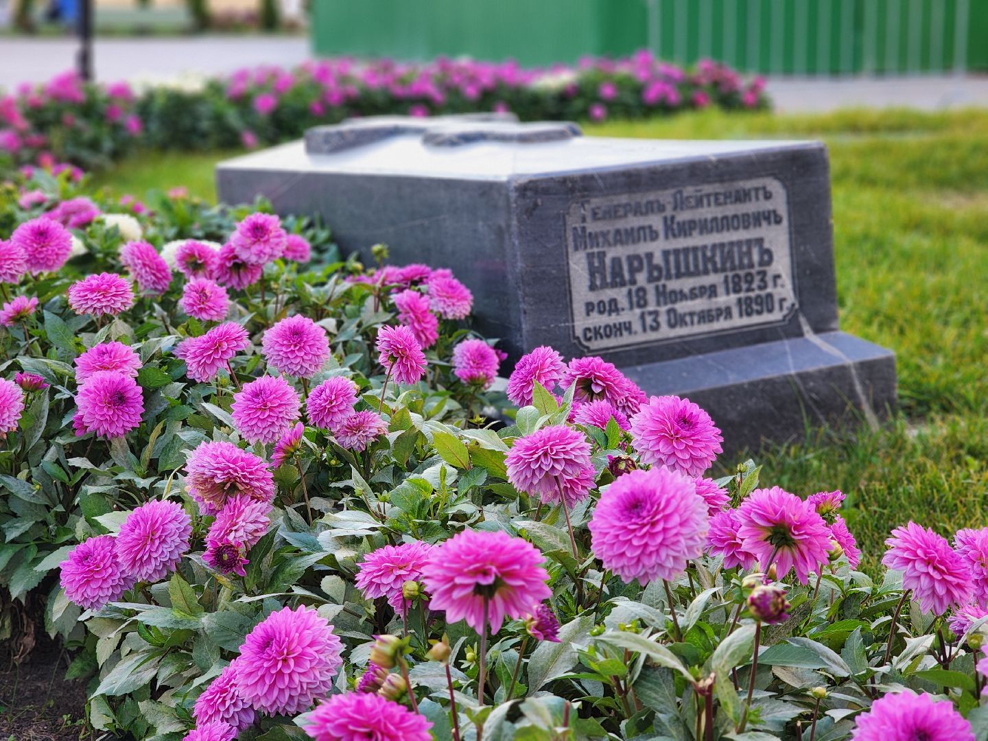 сергиев посад, сергиево-посадский городской округ, троице-сергиева лавра, сергиево-посадский музей-заповедник, под крышей, некрополь, знаменитые могилы, годуновы, могилы лавры, захоронения в лавре, кладбище троице-сергиевой лавры,