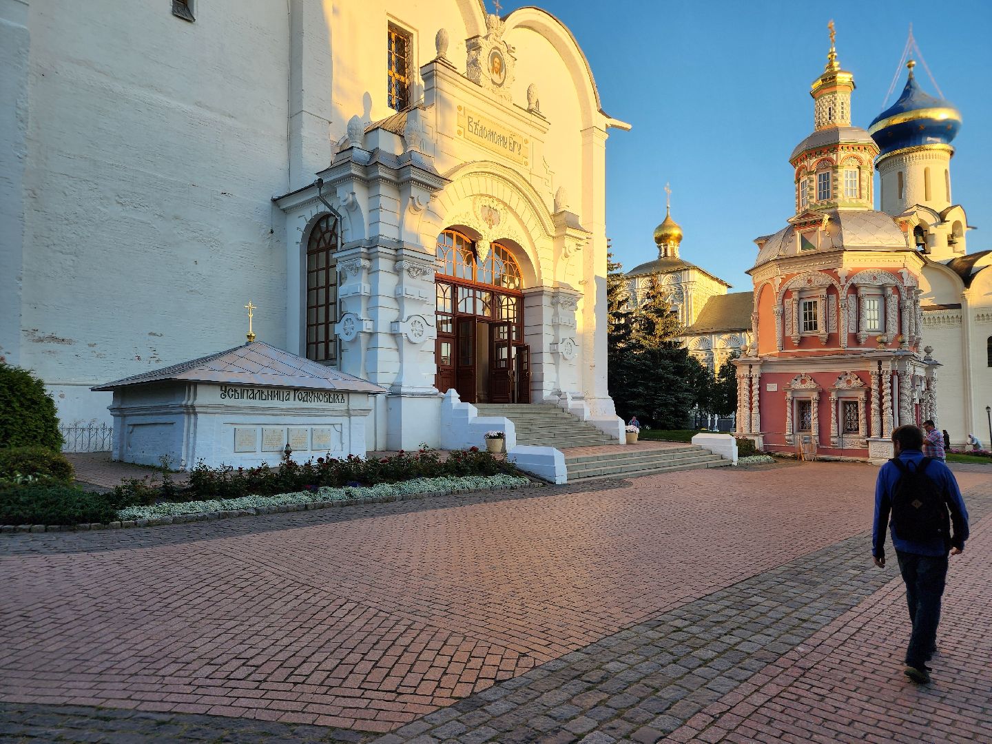 сергиев посад, сергиево-посадский городской округ, троице-сергиева лавра, сергиево-посадский музей-заповедник, под крышей, некрополь, знаменитые могилы, годуновы, могилы лавры, захоронения в лавре, кладбище троице-сергиевой лавры,