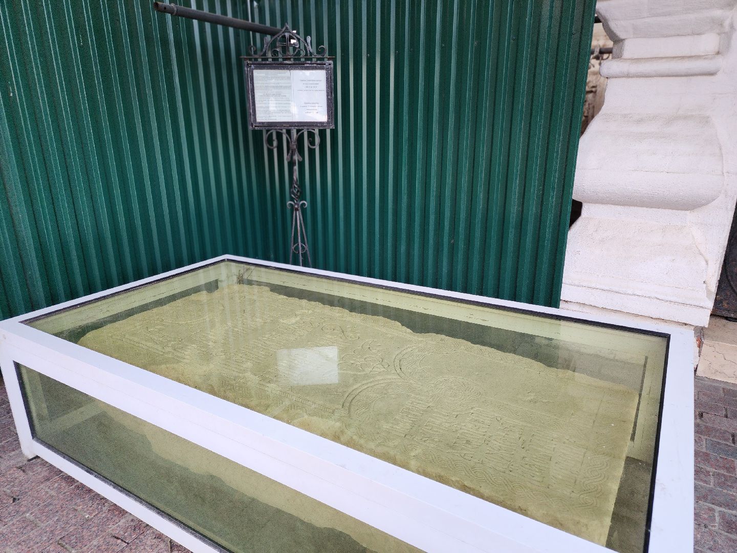 сергиев посад, сергиево-посадский городской округ, троице-сергиева лавра, сергиево-посадский музей-заповедник, под крышей, некрополь, знаменитые могилы, годуновы, могилы лавры, захоронения в лавре, кладбище троице-сергиевой лавры,