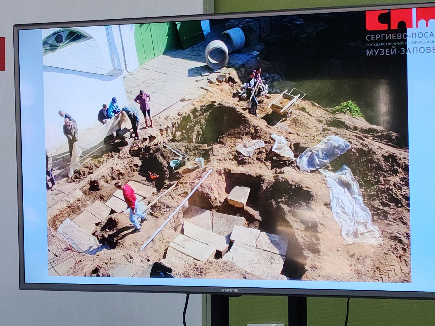 сергиев посад, сергиево-посадский городской округ, троице-сергиева лавра, сергиево-посадский музей-заповедник, под крышей, некрополь, знаменитые могилы, годуновы, могилы лавры, захоронения в лавре, кладбище троице-сергиевой лавры,