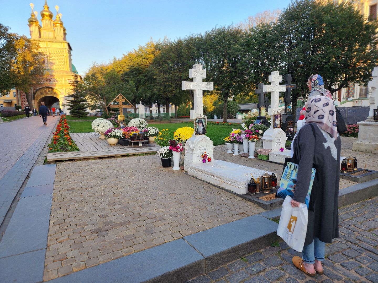сергиев посад, сергиево-посадский городской округ, троице-сергиева лавра, сергиево-посадский музей-заповедник, под крышей, некрополь, знаменитые могилы, годуновы, могилы лавры, захоронения в лавре, кладбище троице-сергиевой лавры,