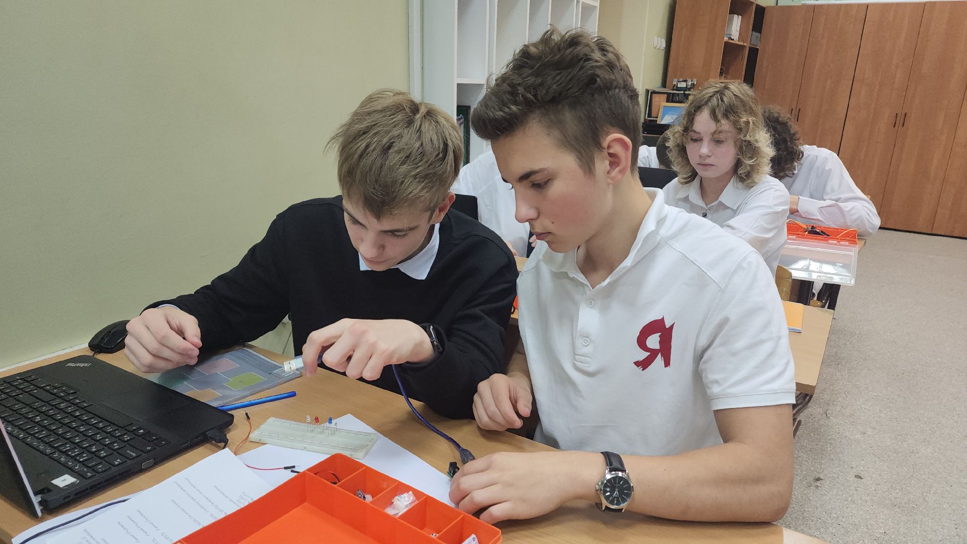 пушкинский округ, правдинский, образовательный комплекс, точка роста, програмирование, учащиеся, робототехника,язык программирования, светодиоды, светофор, предпрофессиональные классы,