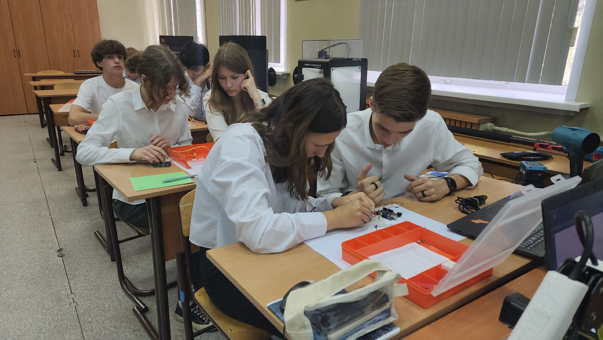 пушкинский округ, правдинский, образовательный комплекс, точка роста, програмирование, учащиеся, робототехника,язык программирования, светодиоды, светофор, предпрофессиональные классы,
