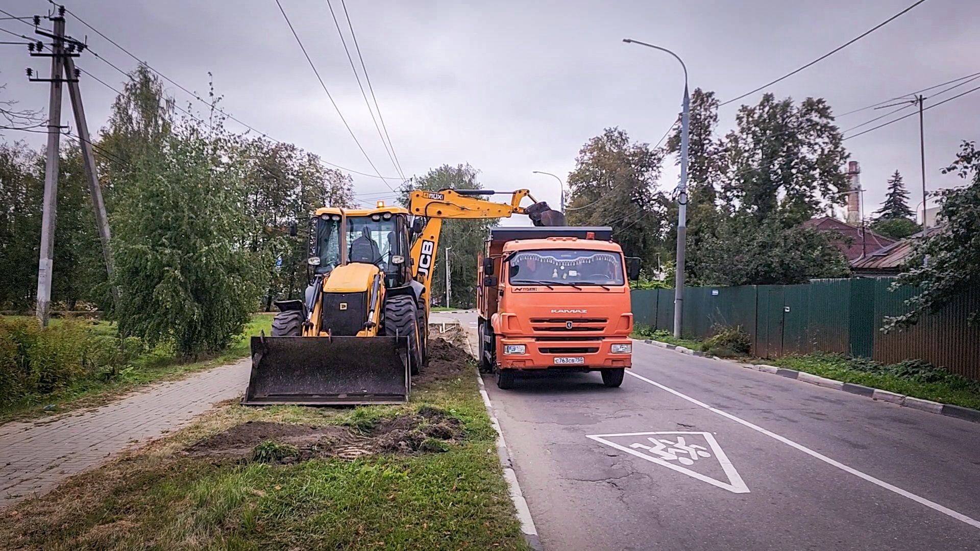 бронницы, новая парковка в бронницах, строительство заездного кармана в бронницах,