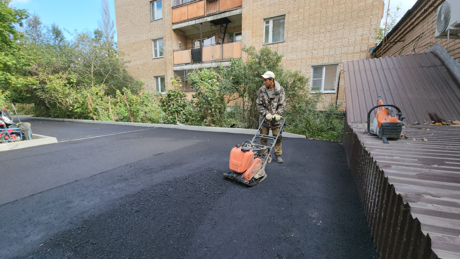 Асфальтирование , новый асфальт, Лобня, Благоустройство дворов ,