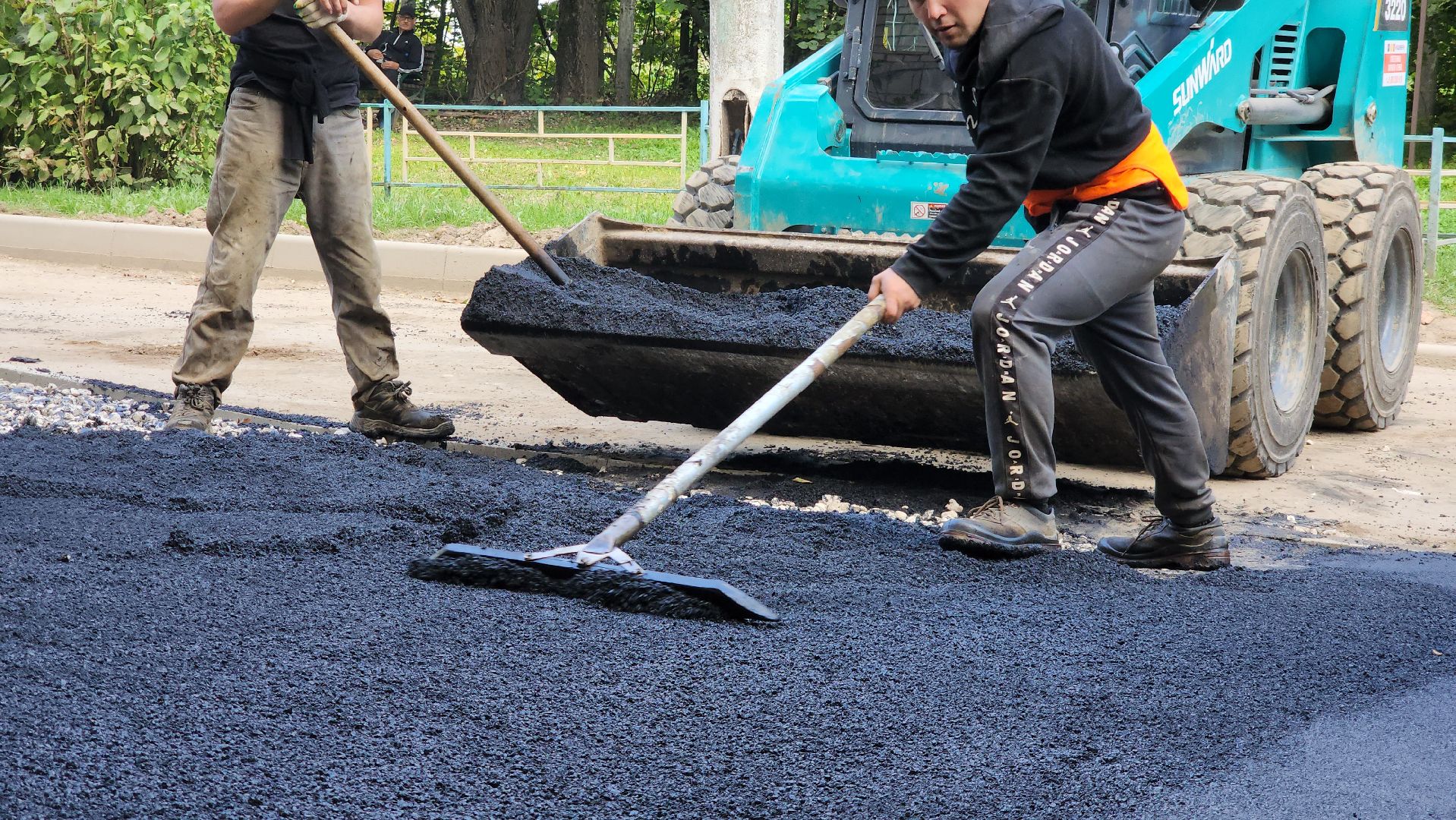 Асфальтирование , новый асфальт, Лобня, Благоустройство дворов ,
