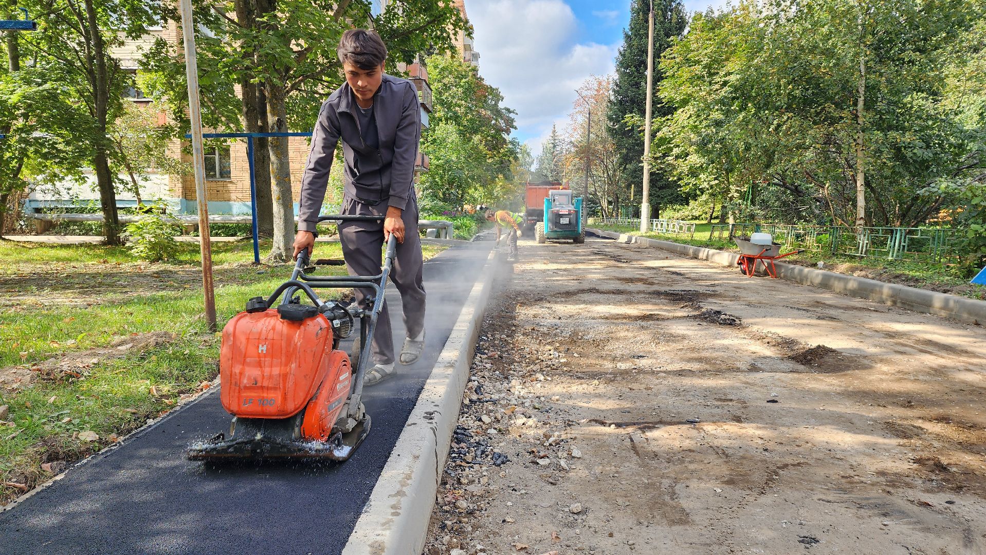 Асфальтирование , новый асфальт, Лобня, Благоустройство дворов ,