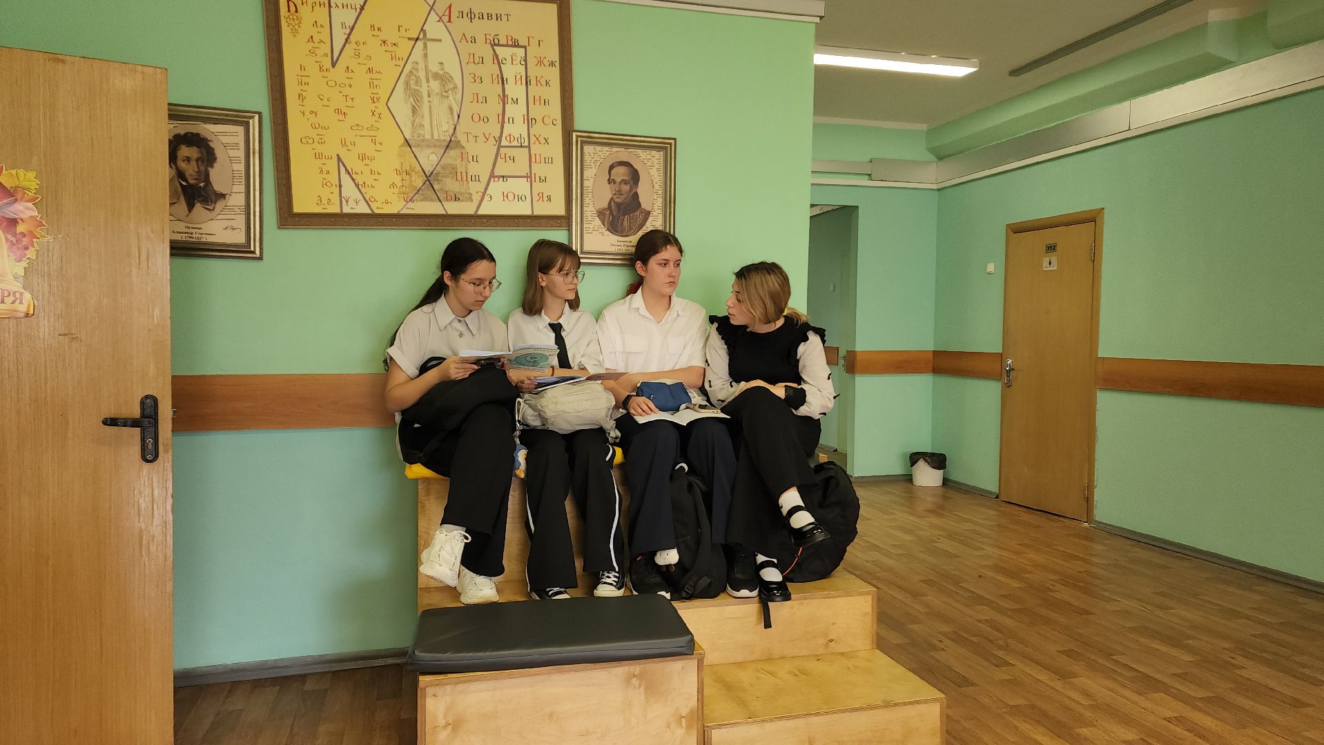 Школа, Лобня, зона отдыха, Школьная мебель ,