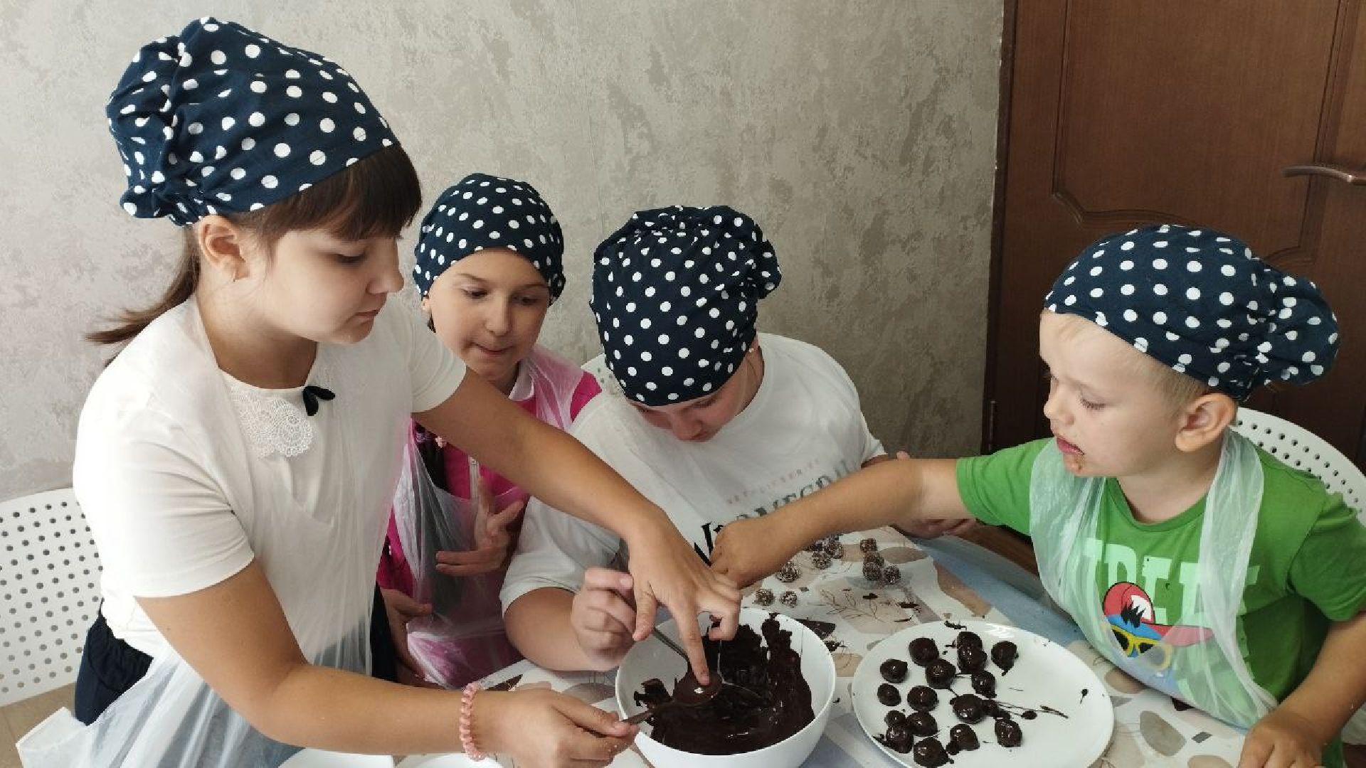 ивантеевка, центр социального обслуживания, дети с овз, дети с особенностями развития, шоколад, мастер-класс, мастер-класс для детей, социализация детей,