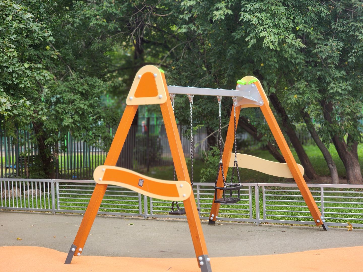 королёв, благоустройство ,  новая детская площадка на октябрьской в королеве,