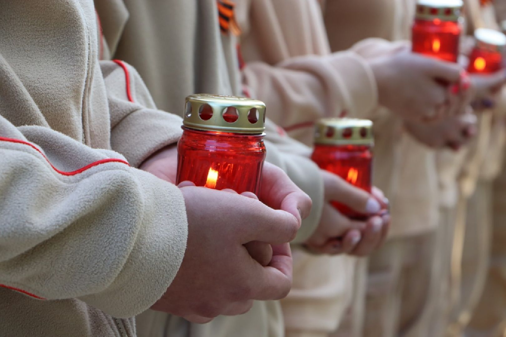 минута молчания, Серебряные пруды, Братская могила