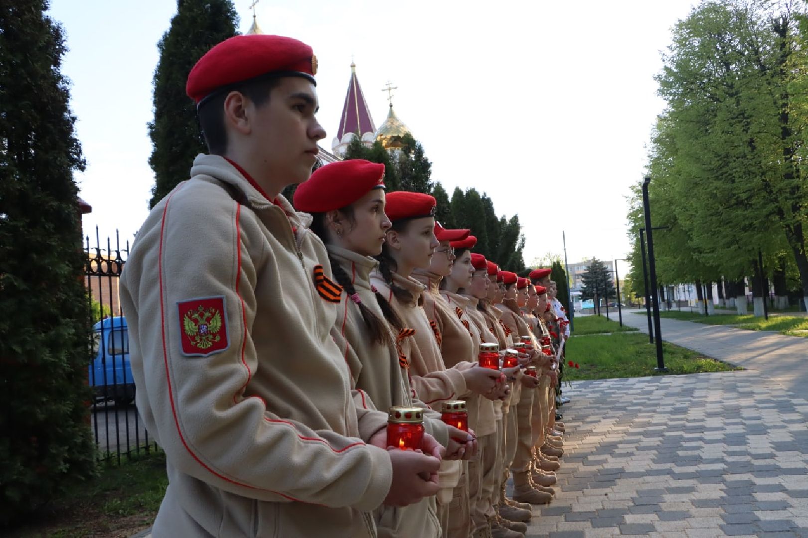 минута молчания, Серебряные пруды, Братская могила