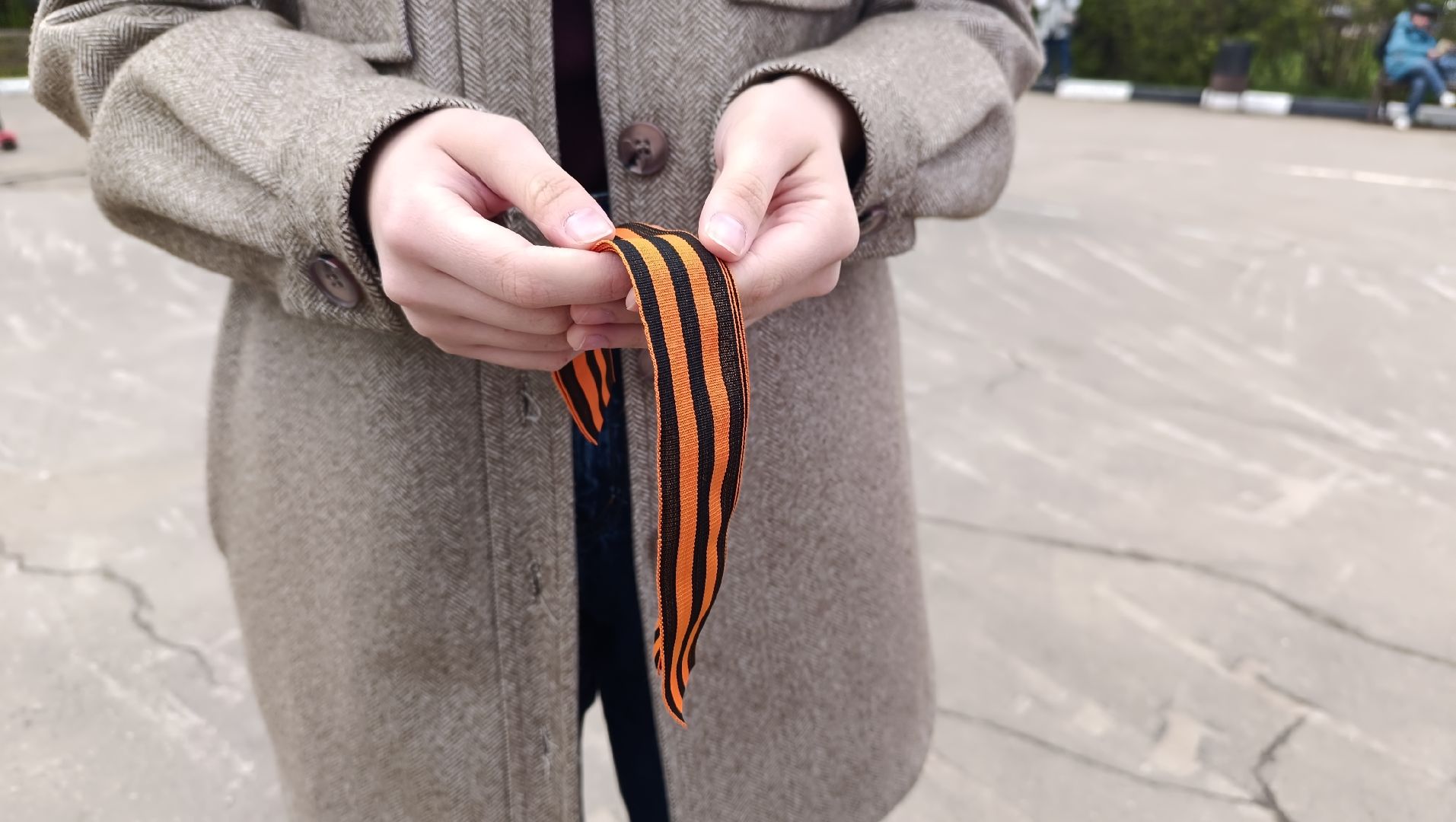 Лобня, георгиевская ленточка, волонтёры