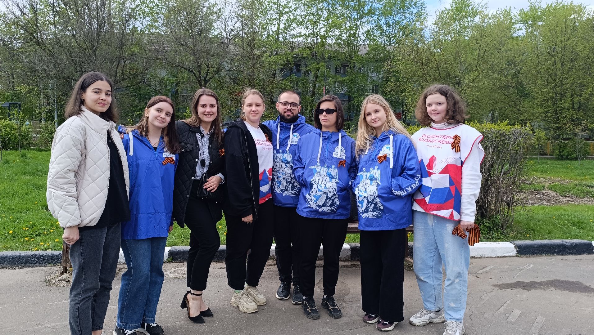 Лобня, георгиевская ленточка, волонтёры