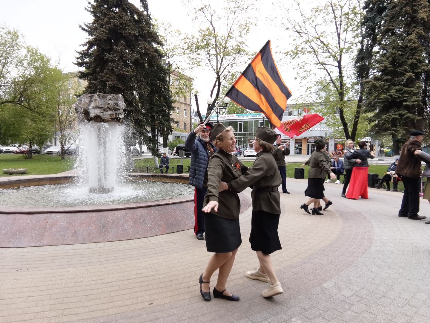 Балашиха, День Победы, 9 Мая, ветераны, герои, СВО, миниконцерт, фонтаны, агитбригада, Подмосковные вечера
