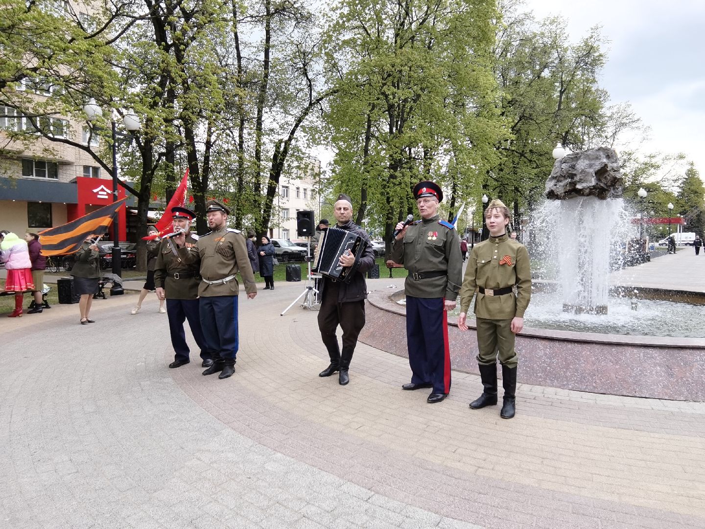 Балашиха, День Победы, 9 Мая, ветераны, герои, СВО, миниконцерт, фонтаны, агитбригада, Подмосковные вечера