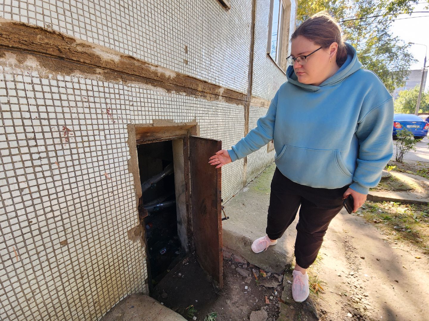 чехов, вокзальная площадь 2, пробные топки, авария в системе отопления , прорыв трубы отопления , сорвало кран отопления , заявка жителей , портал добродел, устранение аварии, ремонт и замена крана, аварийная бригада, мбу чеховское благоустройство, уборка подвала, уборка территории,