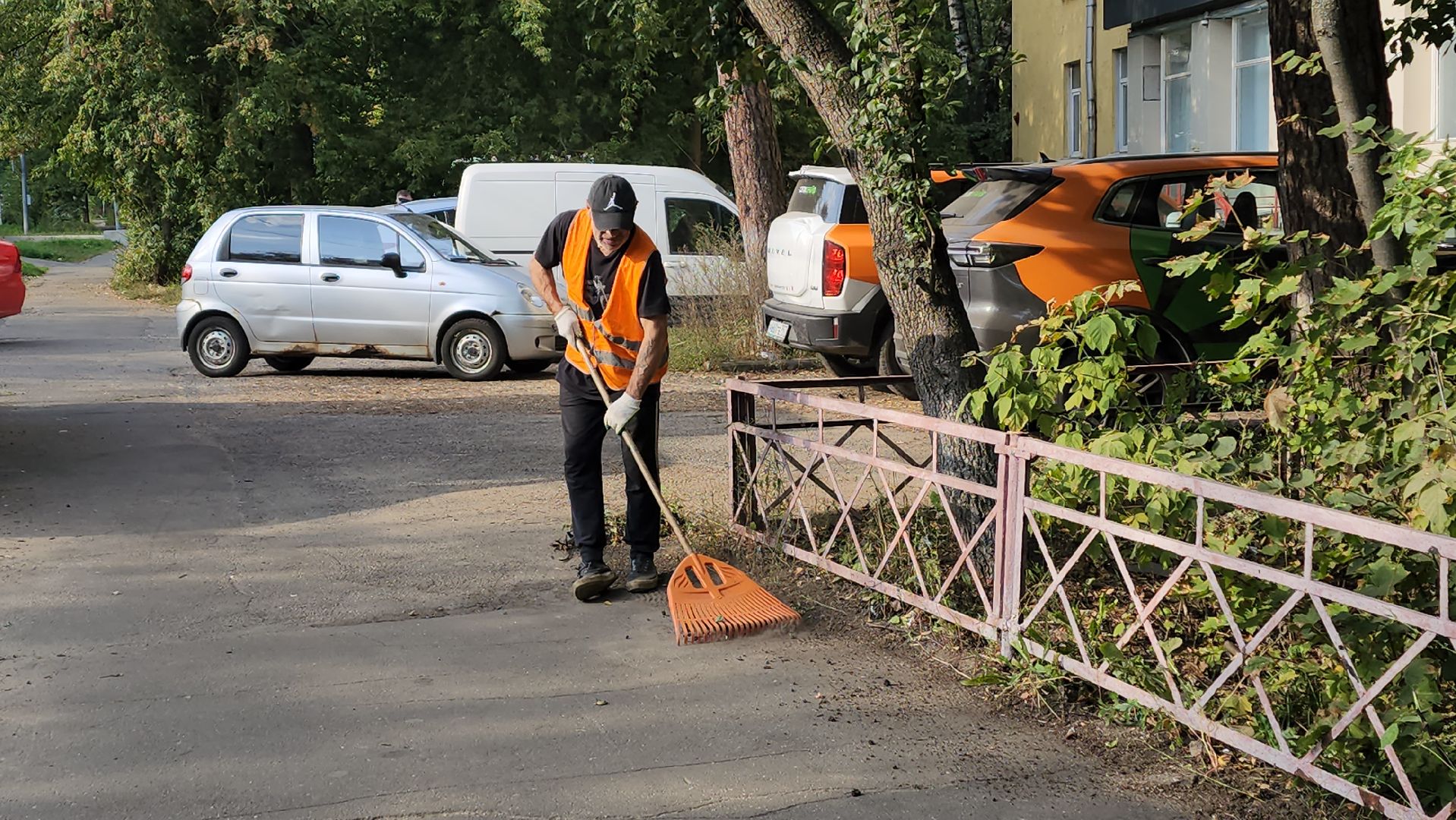 пушкино, коммунальная служба, уборка территории, мусор, листва, уборка города, уборка городских территорий,