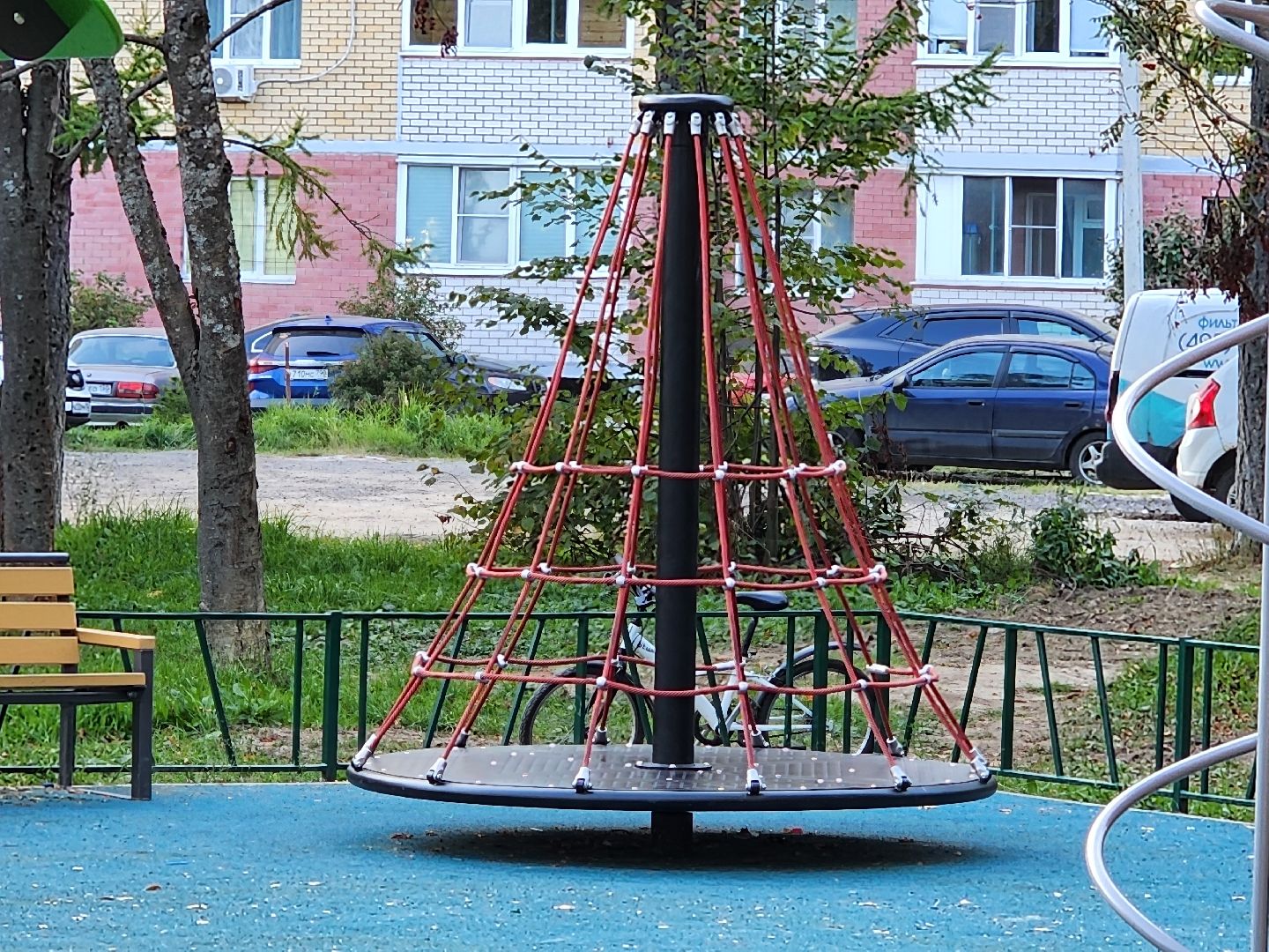 чехов, улица молодежная 6а, новая детская площадка, игровой комплекс, благоустройство, горки качели карусели, резиновое покрытие, видеокамеры системы безопасный регион, лавочки и урны, ограждение, песочница, безопасные игровые элементы, госпрограмма московской области, формирование комфортной городской среды,