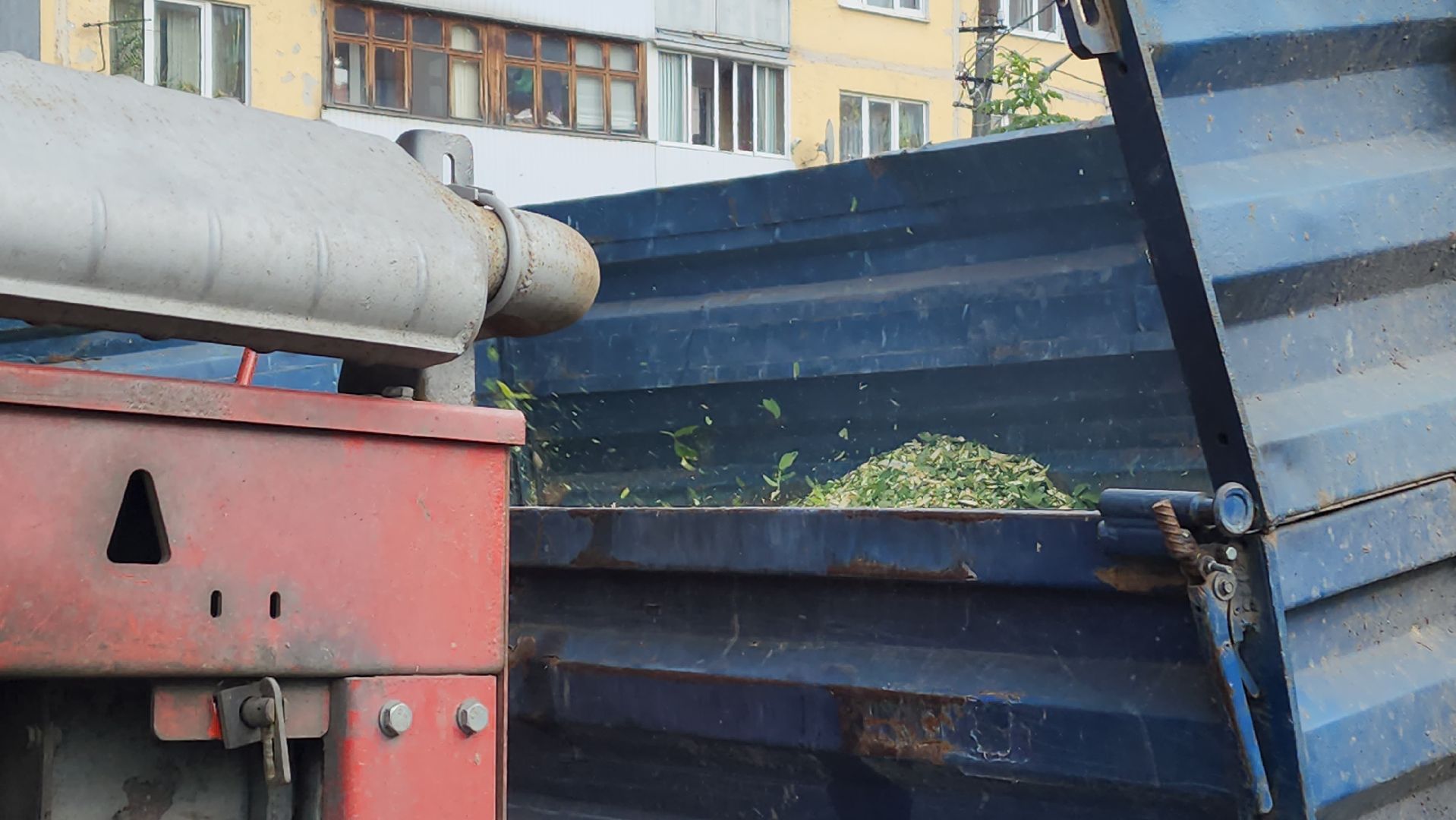 ивантеевка, пушкинский, снос аварийного жилья, снос дома, спил деревьев, городское хозяйство ивантеевка, коммунальная служба,аварийный дом,